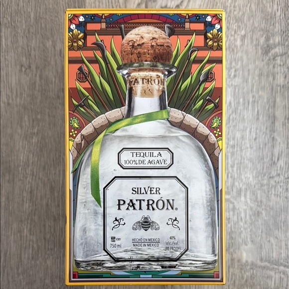 Limited Edition Silver Patrón Tequila Box - Picture 6 of 13